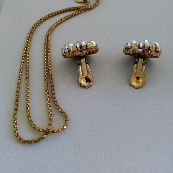 Vintage Necklace with Flower Clipbacks Earrings - Picture 5 of 7